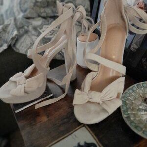 6 Shoe Dazzle Sherah Beige Lace Up Heels